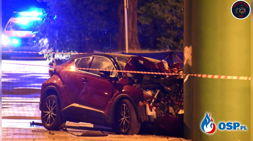 Samochód Roztrzaskał Się O Filar Wiaduktu W Warszawie. Zginął Kierowca. [Zdjęcia]